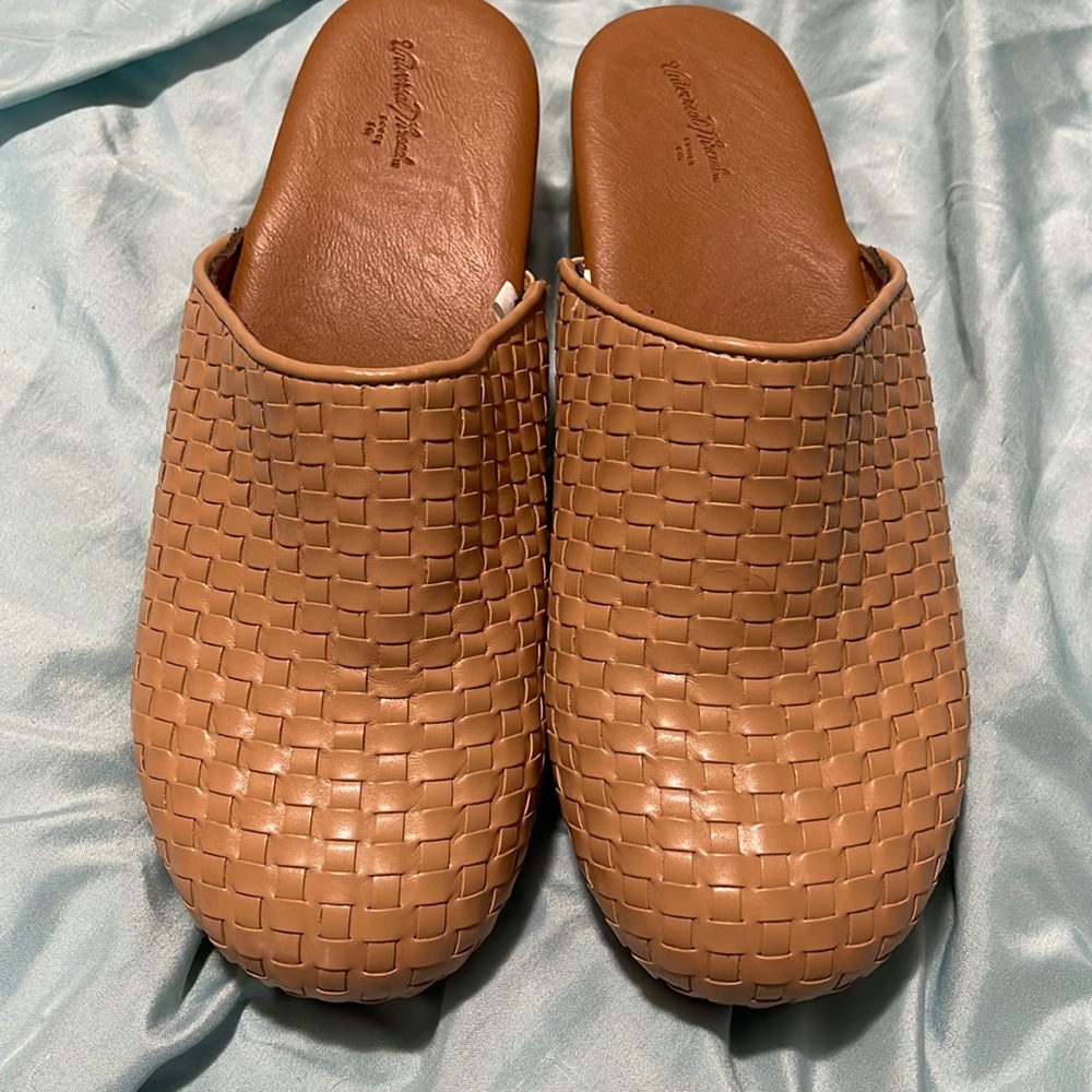 Universal Threads Mules